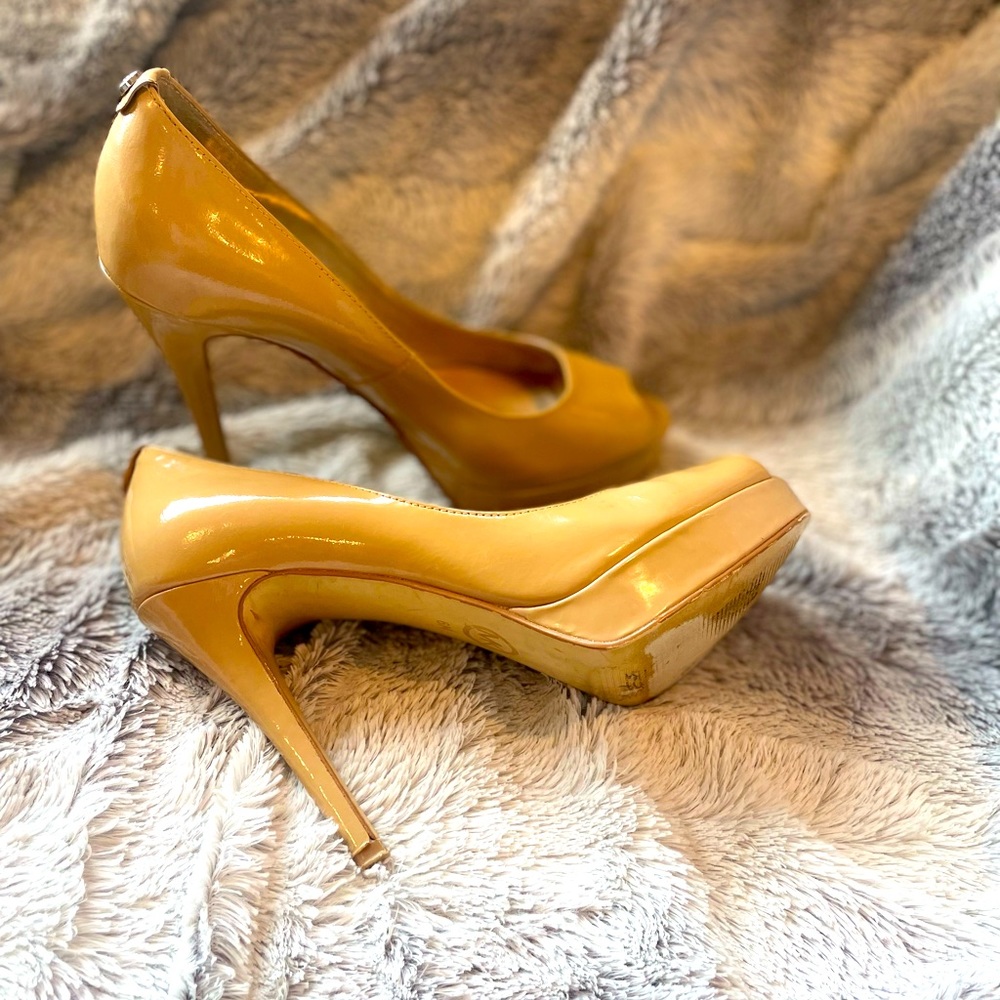 Michel Kors ‘York’ Platform Stilettos Nude Peep-toe - Size 6.5